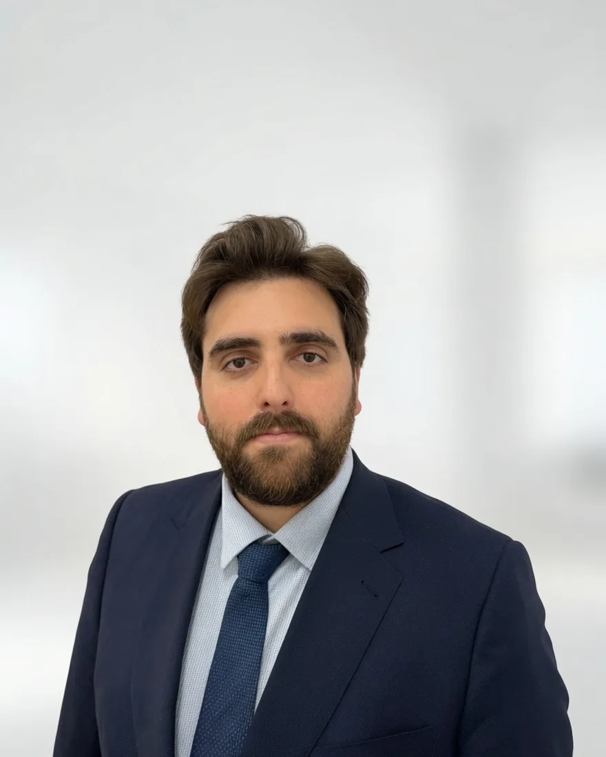 Retrato de Rafael Corte Real, de fato e gravata